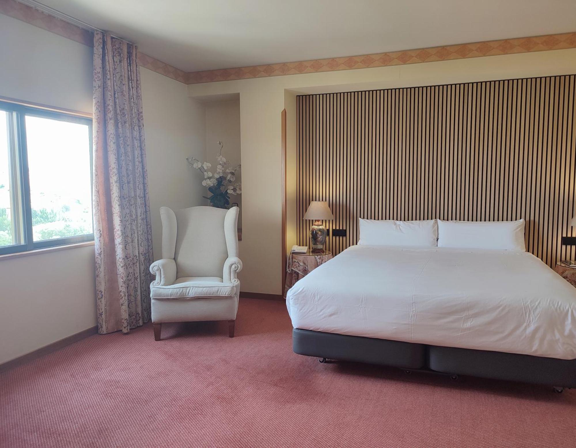 Hotel Sercotel Cuatro Postes Ávila Eksteriør billede