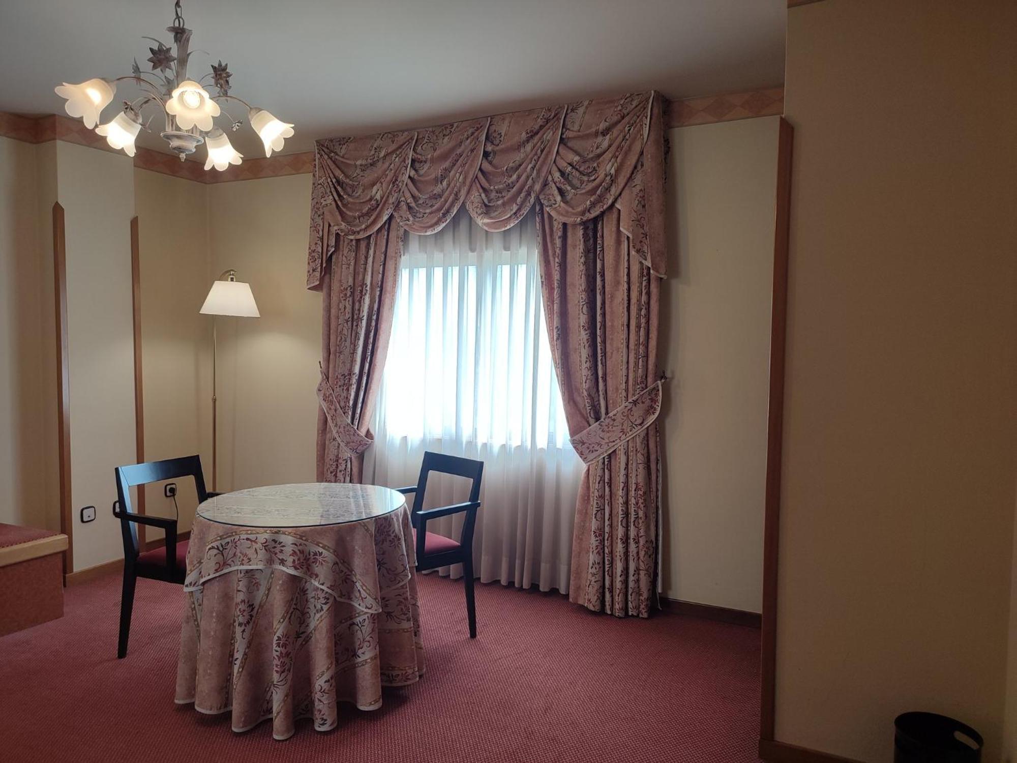Hotel Sercotel Cuatro Postes Ávila Eksteriør billede